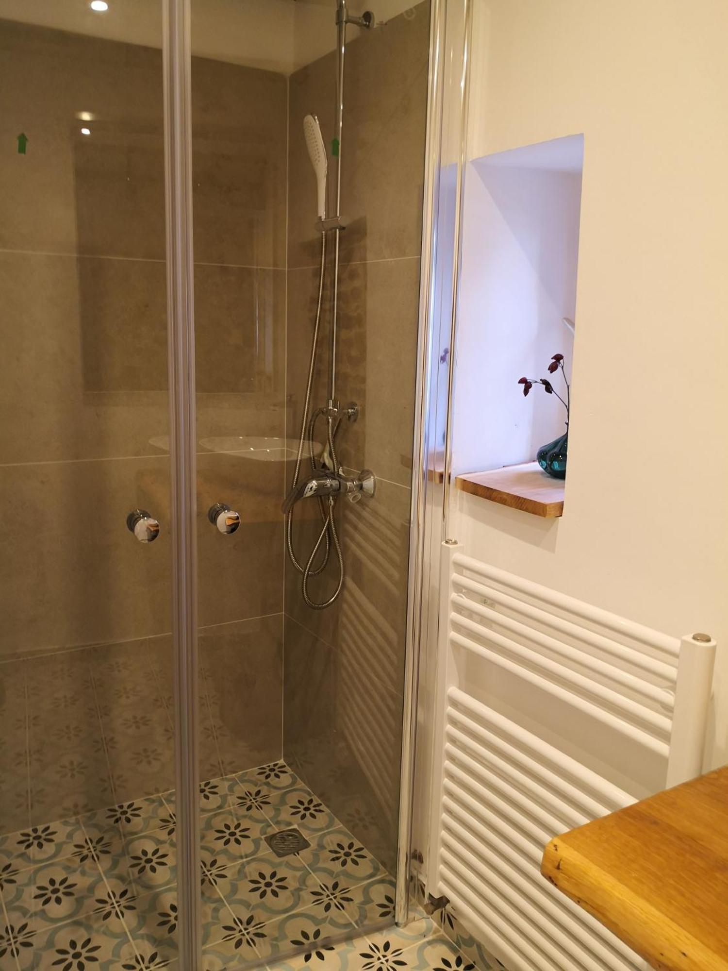 Fuenf Giebel Eck In Der Freiheit Am Ruhrtalradweg Hotel Wetter  Bilik gambar