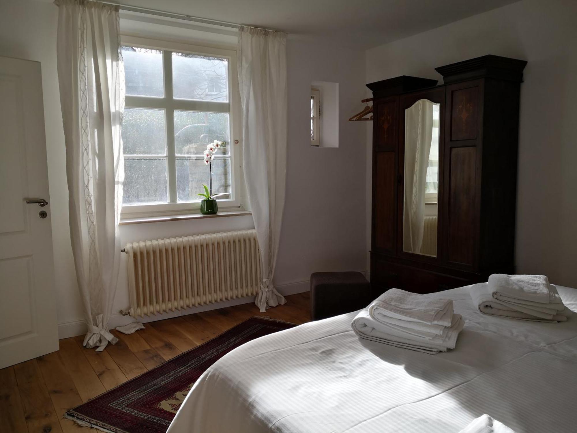 Fuenf Giebel Eck In Der Freiheit Am Ruhrtalradweg Hotel Wetter  Bilik gambar